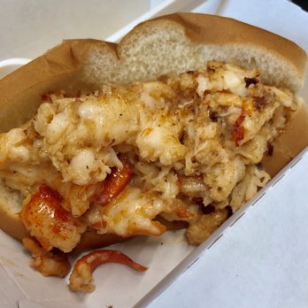 Stowe's Seafood - Lobster roll - Seafood Near Me - West Haven, Connecticut Stowe's Seafood - Lobster roll - Seafood Near Me - West Haven, Connecticut