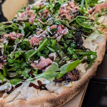 Lorimar Vineyards and Winery - Fig & Goat Cheese Flat Bread - SO GOOD!! - Wineries Near Me - Temecula, California Lorimar Vineyards and Winery - Fig & Goat Cheese Flat Bread - SO GOOD!! - Wineries Near Me - Temecula, California