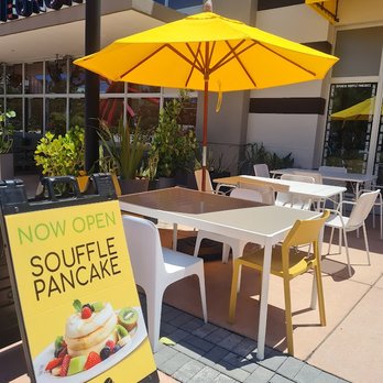 Fluffy Fluffy - outdoor tables - Desserts Near Me - Doral, Florida