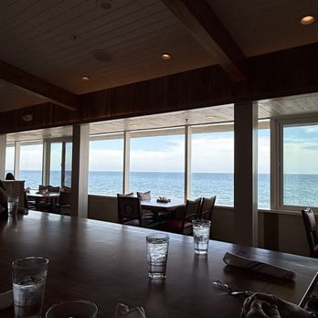 Duke's Malibu - Big table with oceanview - New American Near Me - Malibu, California