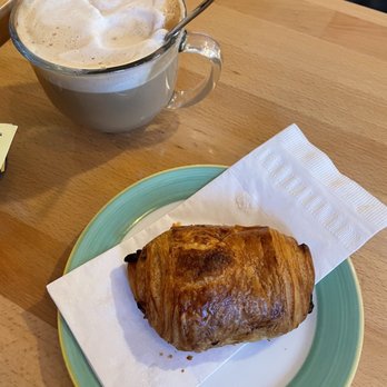 Frenchies Cafe - Pan au chocolat - French Near Me - Key West, Florida