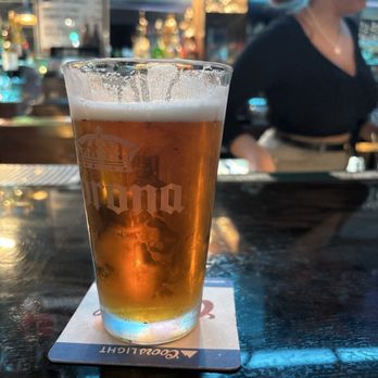 Cali's Corner - Love this revamped neighborhood bar. - Bars Near Me - Chicago, Illinois