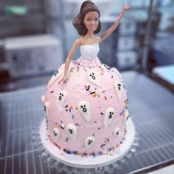 SusieCakes - Pasadena - What an elaborate cake!!