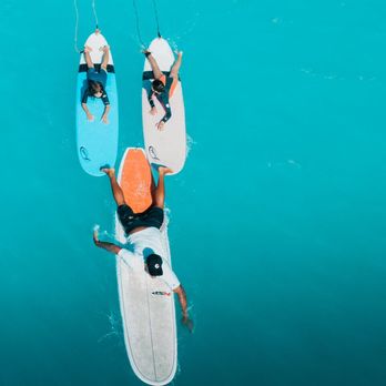 Honolulu surf school - Paddling out to the best spot in Waikiki - Surfing Near Me Honolulu surf school - Paddling out to the best spot in Waikiki - Surfing Near Me