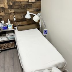Nature Acupuncture & Herb Clinic - I love wood style