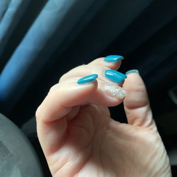Hollywood Nails & Spa - Edges are rough and slightly unpolished - Waxing Near Me - Portland, Oregon