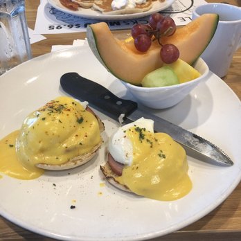 Broken Yolk Cafe - Classic Eggs Benedict - American Near Me - Glendora, California