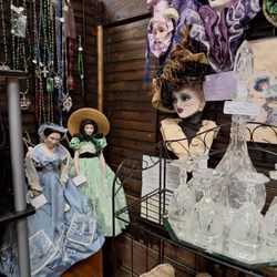 Ponchatoula Country Market - China dolls,Cut glass serving set
