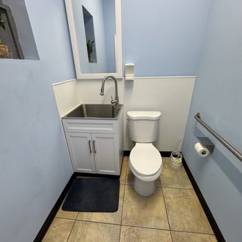 Esposito's Laundromat - Clean and well maintained bathroom - Laundromat Near Me - Wallington, New Jersey