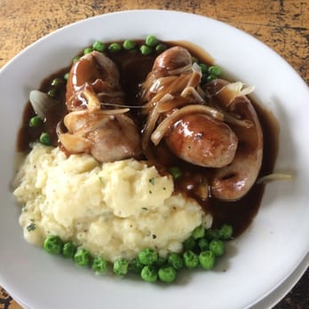 The Pub With no Beer - Sausage mash and peas with gravy - Breweries Near Me - Macksville, NSW