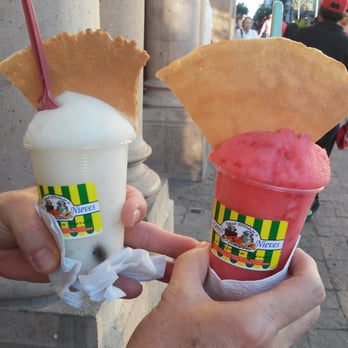 La Garrafa Nieves - Nieve de guanabana y fresa de agua con galleta - Desserts Near Me - León, GUA La Garrafa Nieves - Nieve de guanabana y fresa de agua con galleta - Desserts Near Me - León, GUA