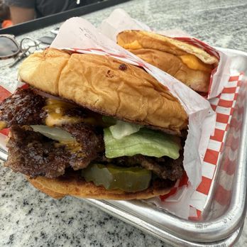 Hamburger Hut - Double Hut Burger and Grilled Cheese - Cocktail Bars Near Me - Encinitas, California