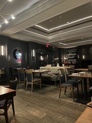 Quadrant Bar & Lounge by null