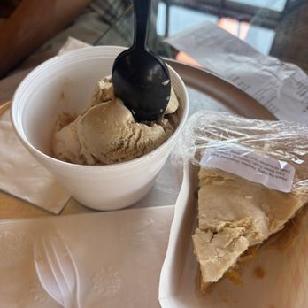 Hotel Tombstone - Peach pie & coffee ice cream - Pizza Near Me - Tombstone, Arizona