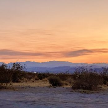 Fieldtrip Hospitality - Sunset just outside the front entry - Vacation Rentals Near Me - Los Angeles, California