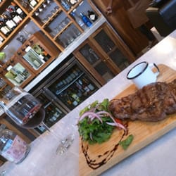 Mercado México - Ribeye con una copa de tinto