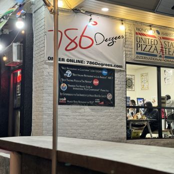 786 Degrees - Outside seating - Pizza Near Me - Los Angeles, California