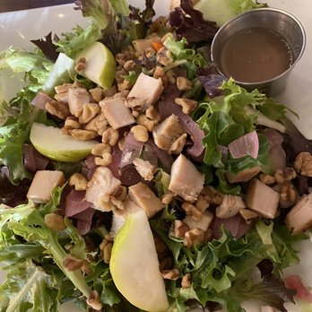 Plowman's Kitchen - Pear Gorgonzola salad - American Near Me - Taylor, Texas Plowman's Kitchen - Pear Gorgonzola salad - American Near Me - Taylor, Texas