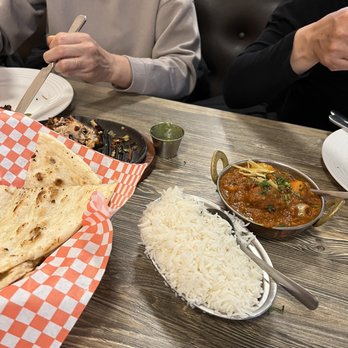 Saffron Indian Bistro - Naan, rice, chicken tikka masala - Indian Near Me - Banff, Alberta