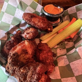 Hap and Hooch - Dry Rub Wings - amazing - Dive Bars Near Me - Jupiter, Florida