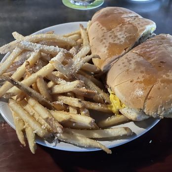 Ella's Kitchen + Wine Bar - Cuban sandwich - Wine Bars Near Me - Canal Winchester, Ohio