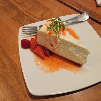 Bluestone Restaurant  - Strawberry cheesecake - American Near Me - Timonium, Maryland
