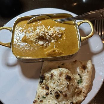 Tabla - Chicken Korma and Garlic Naan - Indian Near Me - Atlanta, Georgia Tabla - Chicken Korma and Garlic Naan - Indian Near Me - Atlanta, Georgia
