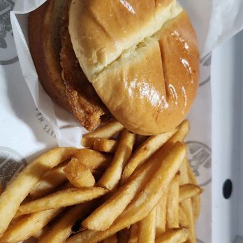 Slim Chickens - Chicken Sandwich - Chicken Wings Near Me - Tallahassee, Florida