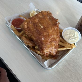 Hurricane Hanks - Fish & Shrimp Combo. Absolutely delicious. Fries were fantastic too. - American Near Me - Holmes Beach, Florida