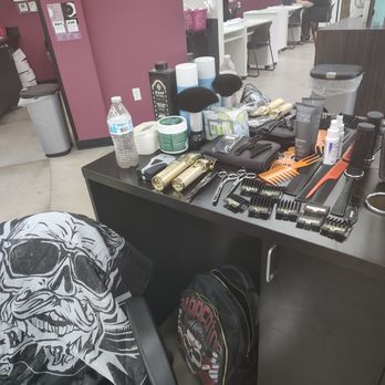 Hollywood Institute - Cosmetology Schools Near Me - Hollywood, Florida Hollywood Institute - Cosmetology Schools Near Me - Hollywood, Florida