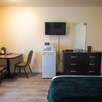 Sleep Suite Motel - One Queen Accessible Room - Hotels Near Me - Steinbach, Manitoba Sleep Suite Motel - One Queen Accessible Room - Hotels Near Me - Steinbach, Manitoba