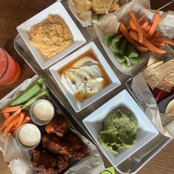 Five Iron Golf - Sports Bars Near Me - Clayton, Missouri
