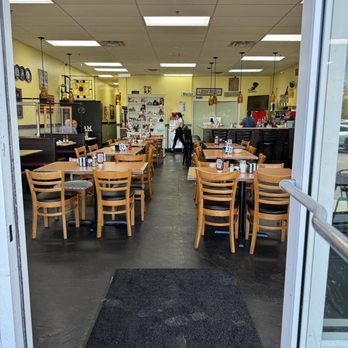 Sweet Mamas Restaurant - Inside dining room - American Near Me - Orlando, Florida