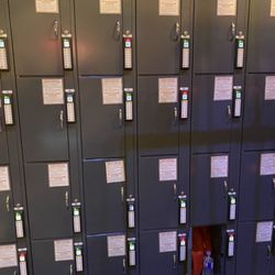 Méga Parc - Plenty of small lockers but not enough big lockers