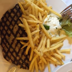 Restaurant Taverna Syrtaki - Bifteki mit Pommes