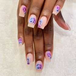 Honey nails lounge