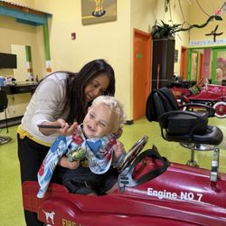 Lil' Divas & Dudes Salon & Day Spa - Wiggle worm