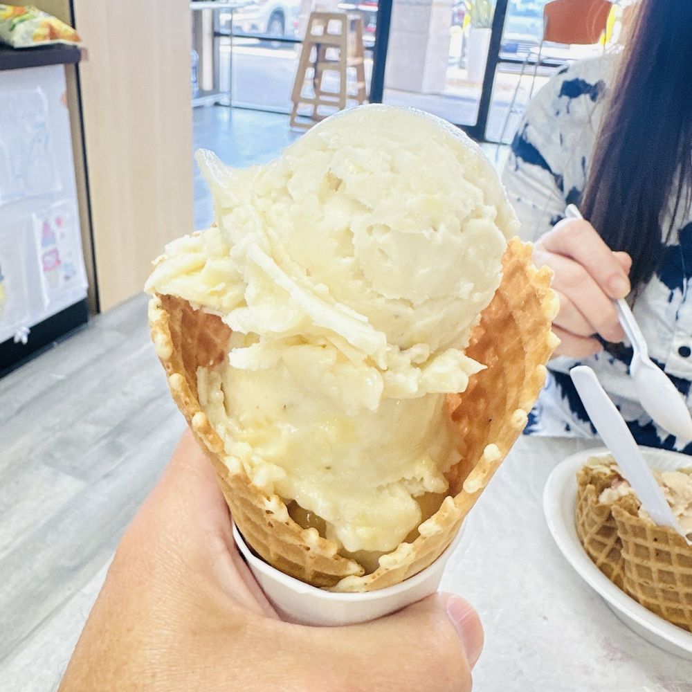 Five Fx Ice Cream and Waffles - Apple - Banana with almond milk on a waffle cone. This was the small and was portioned great. - Coffee & Tea Near Me - Jacksonville, Florida Five Fx Ice Cream and Waffles - Apple - Banana with almond milk on a waffle cone. This was the small and was portioned great. - Coffee & Tea Near Me - Jacksonville, Florida