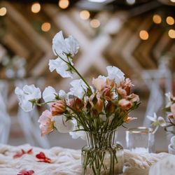 The Wood Shed - Flower and decor