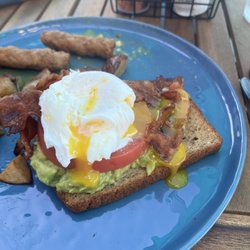 Breakfast at Victoria's AMI - Avocado toast
