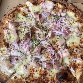 The Matheson - Pork Belly Pizza (Gruyere, Roasted Garlic Creme Fraiche, Red Onion, $21)- 3.5/5 stars - Wine Bars Near Me - Healdsburg, California The Matheson - Pork Belly Pizza (Gruyere, Roasted Garlic Creme Fraiche, Red Onion, $21)- 3.5/5 stars - Wine Bars Near Me - Healdsburg, California