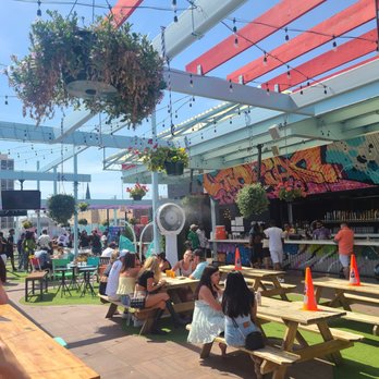 Utopian Tailgate - Rooftop - Lounges Near Me - Chicago, Illinois