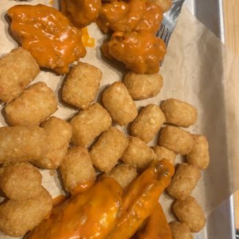 Buffalo Wild Wings - Wings combo. The plating left a lot to be desired. - Chicken Wings Near Me - Boynton Beach, Florida