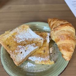 Schwarzer Walfisch - Part of French breakfast (French toast, croissant)