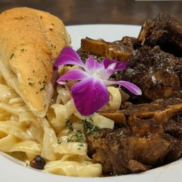 Oxtails and Shrimp Pasta (minus the shrimps). I'm not a big fan of seafood. Oxtails and Shrimp Pasta (minus the shrimps). I'm not a big fan of seafood.
