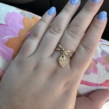 Lazy Dog Antique Store - Found the cutest vintage ring here - Antiques Near Me - Chicago, Illinois Lazy Dog Antique Store - Found the cutest vintage ring here - Antiques Near Me - Chicago, Illinois