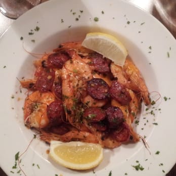 Chez Paulette - Les crevettes flambées à l'armagnac et chorizo - French Near Me - Bordeaux, 33 Chez Paulette - Les crevettes flambées à l'armagnac et chorizo - French Near Me - Bordeaux, 33