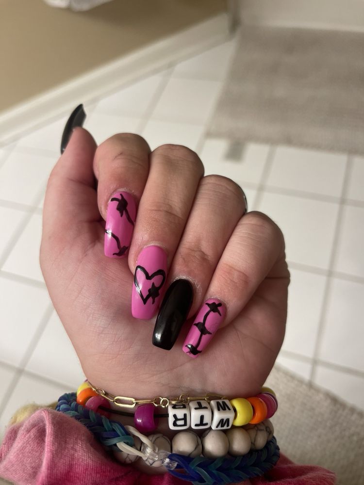 Diamond Nails and Spa Logo