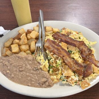 Los Chilaquiles - Mexican Near Me - Seguin, Texas Los Chilaquiles - Mexican Near Me - Seguin, Texas