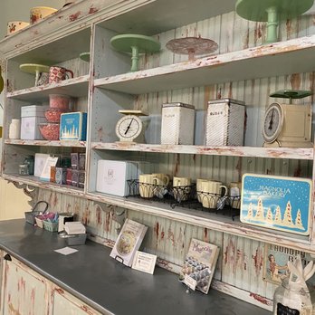 Magnolia Bakery - Bakeries Near Me - Chicago, Illinois
